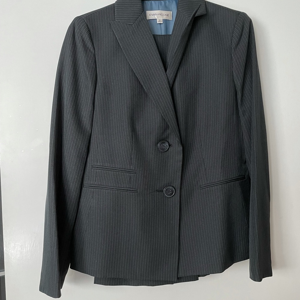 Size 8, business pant suit